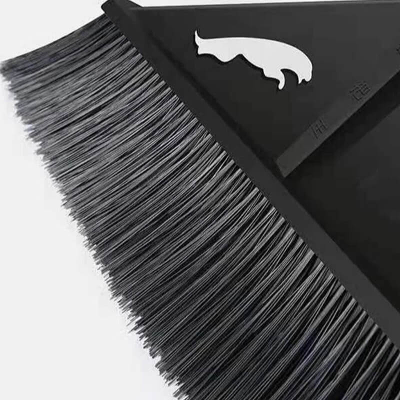 Robust havekost med hårde børster